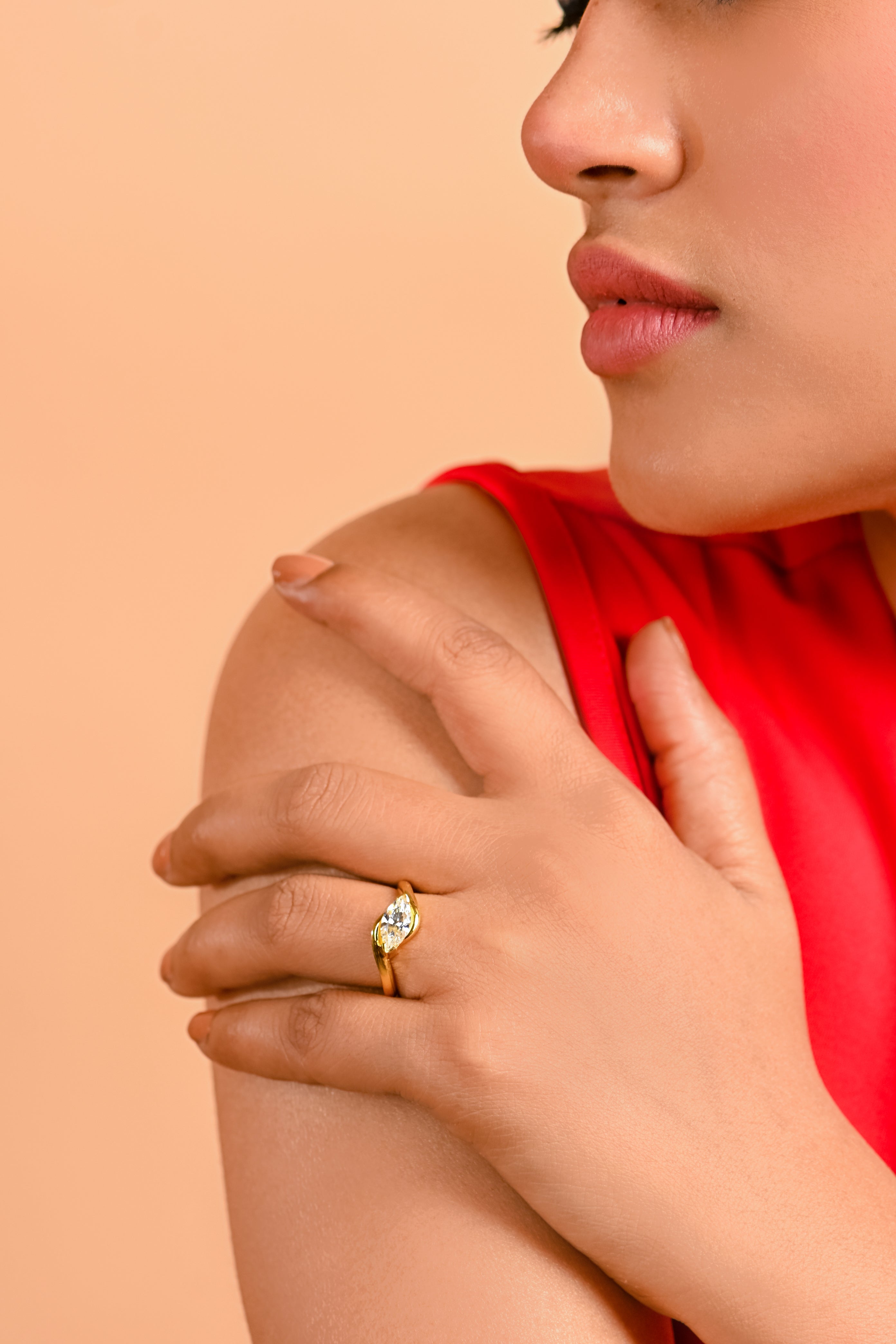 Gold-Plated Sterling Silver Ring with Marquise-Cut Cubic Zirconia – Elegant Twist Design