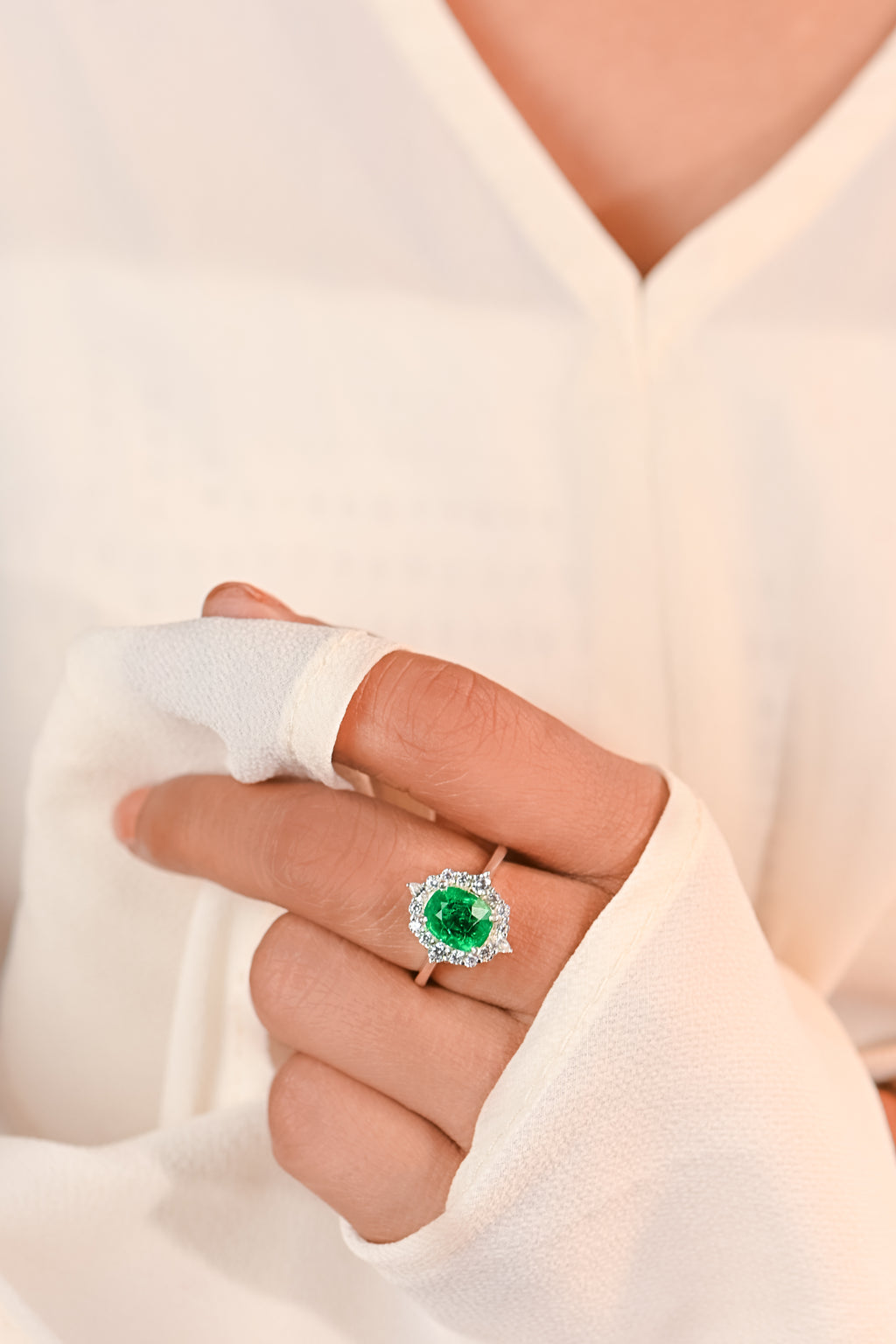 Lab-Created Emerald & CZ Halo Ring – 925 Sterling Silver (Oval Cut)