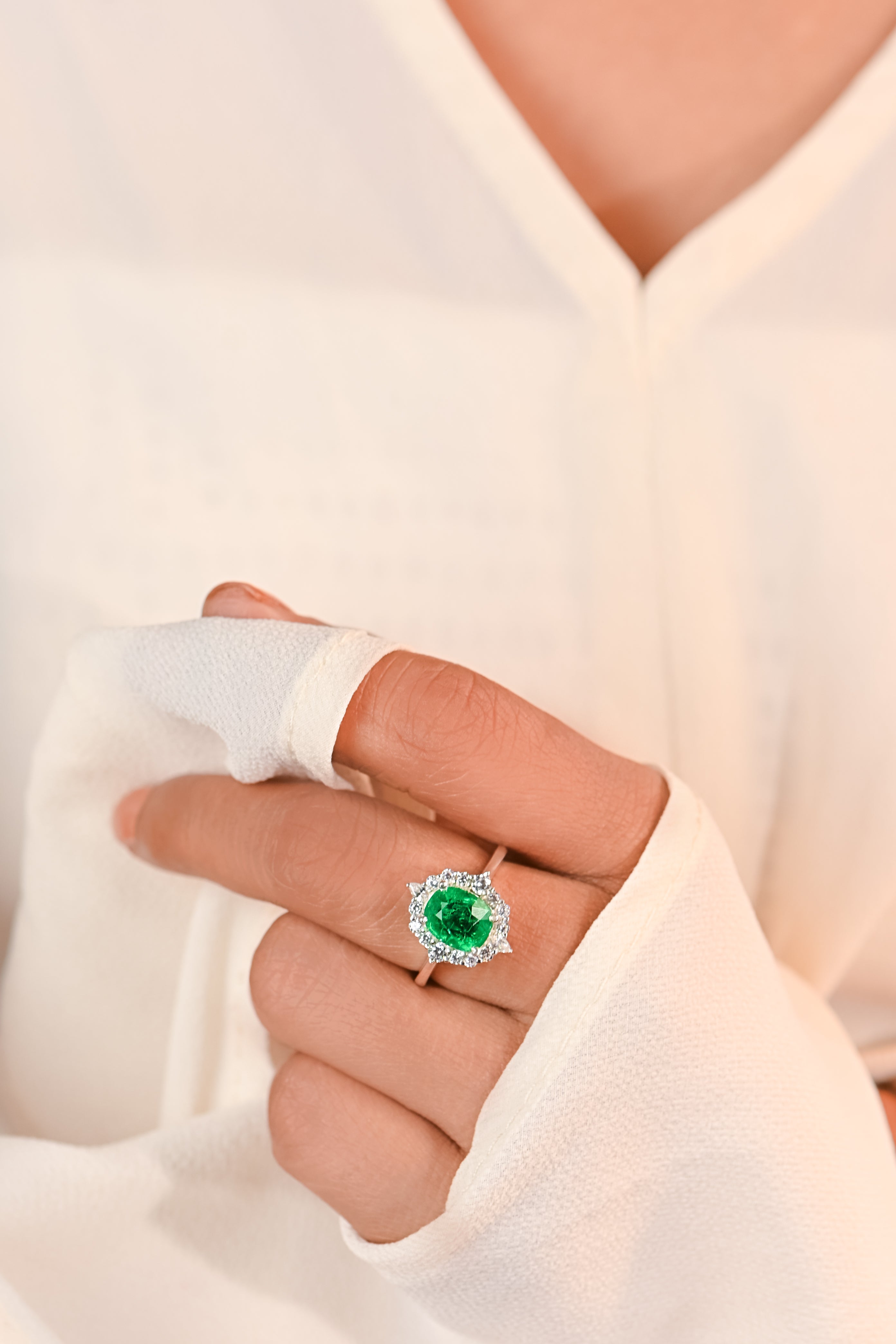 Lab-Created Emerald & CZ Halo Ring – 925 Sterling Silver (Oval Cut)