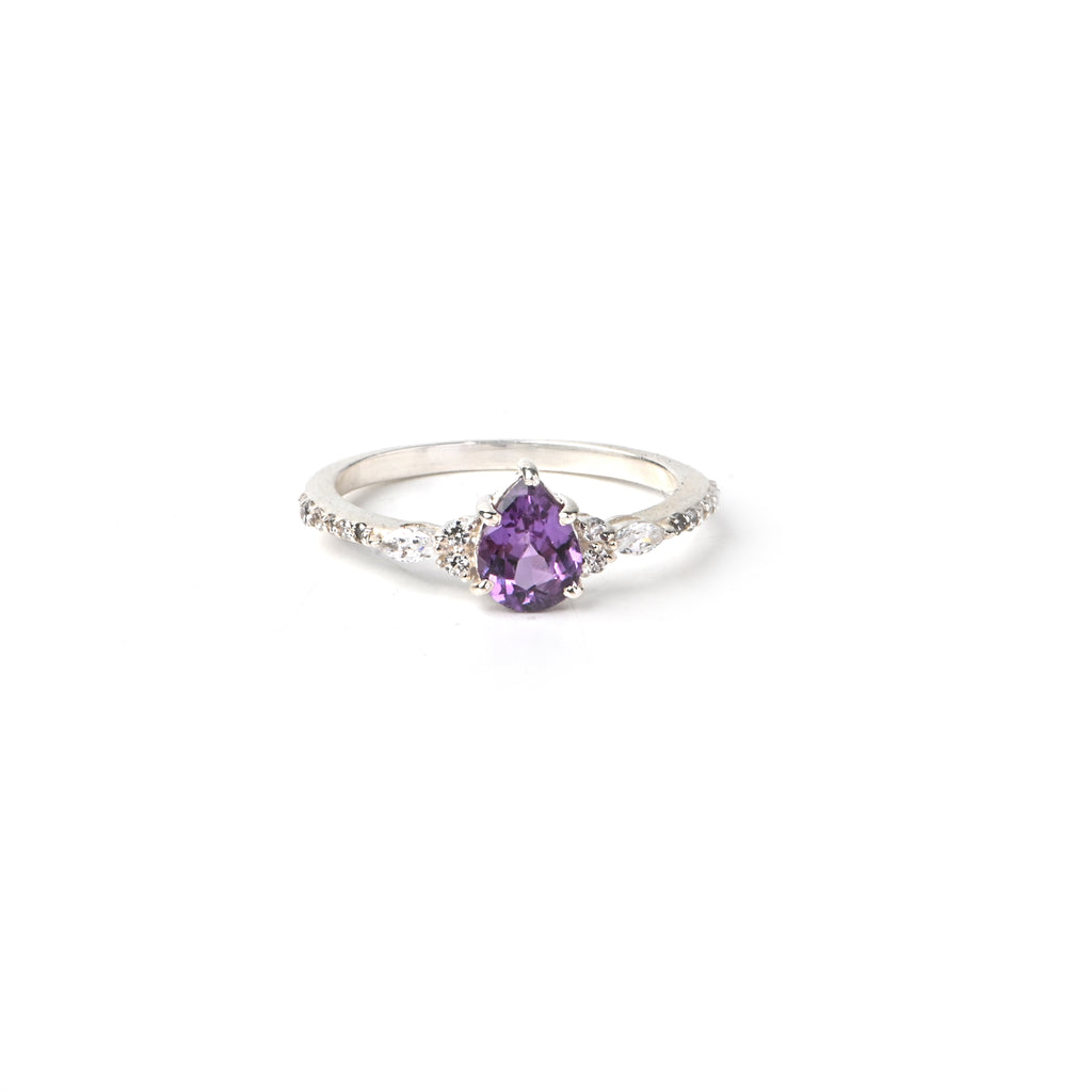 Pear-Shaped Alexandrite Ring – 925 Sterling Silver | Dainty Color-Changing Gemstone Ring