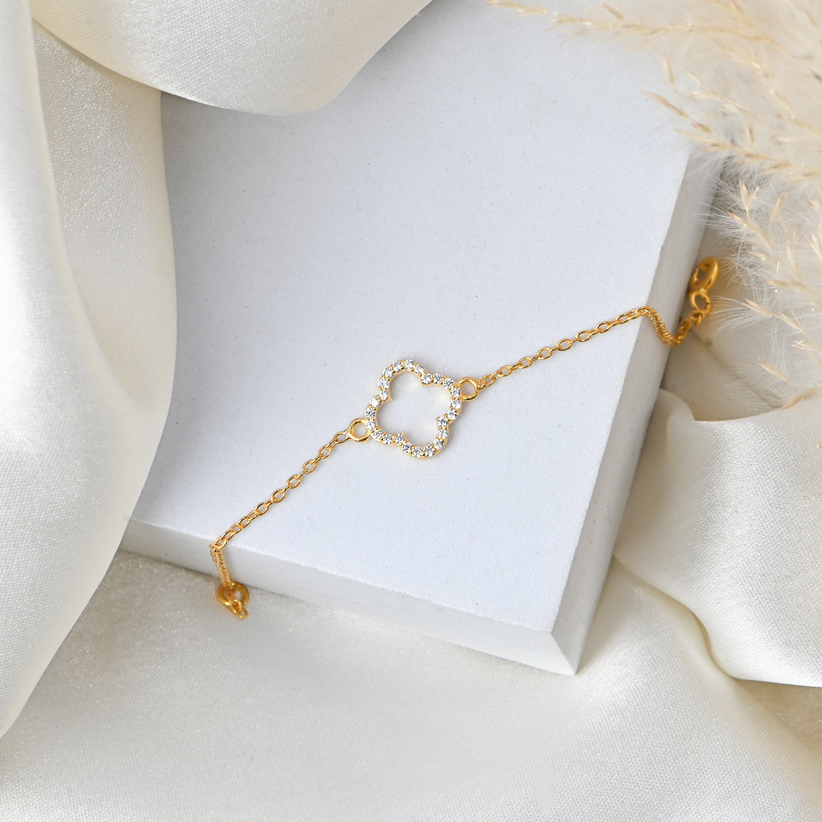 Clover Moissanite Bracelet in 925 Sterling Silver with Gold Plating