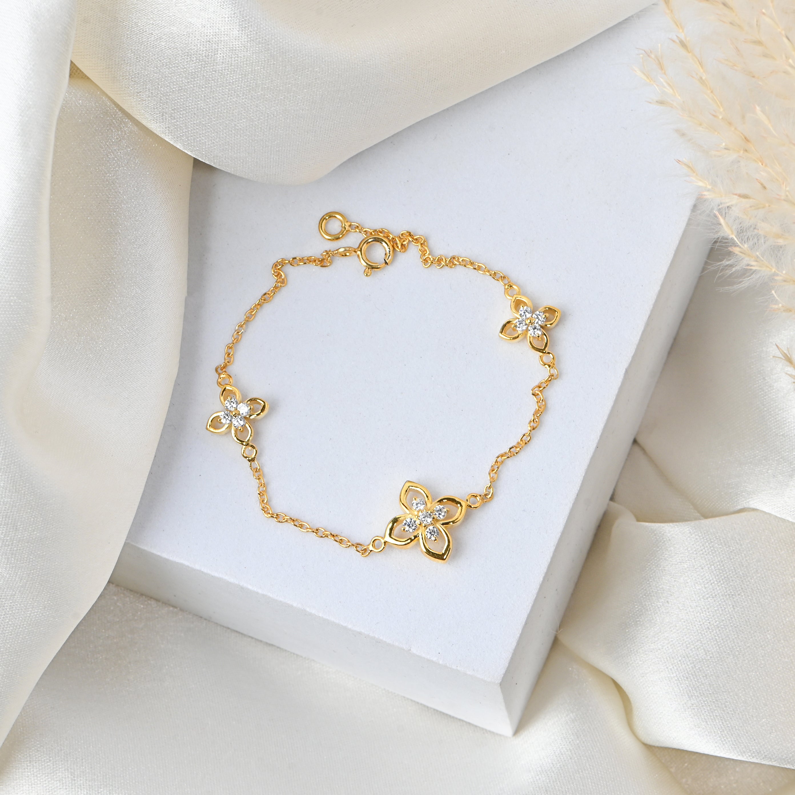 Floral Moissanite Bracelet in Gold-Plated 925 Sterling Silver