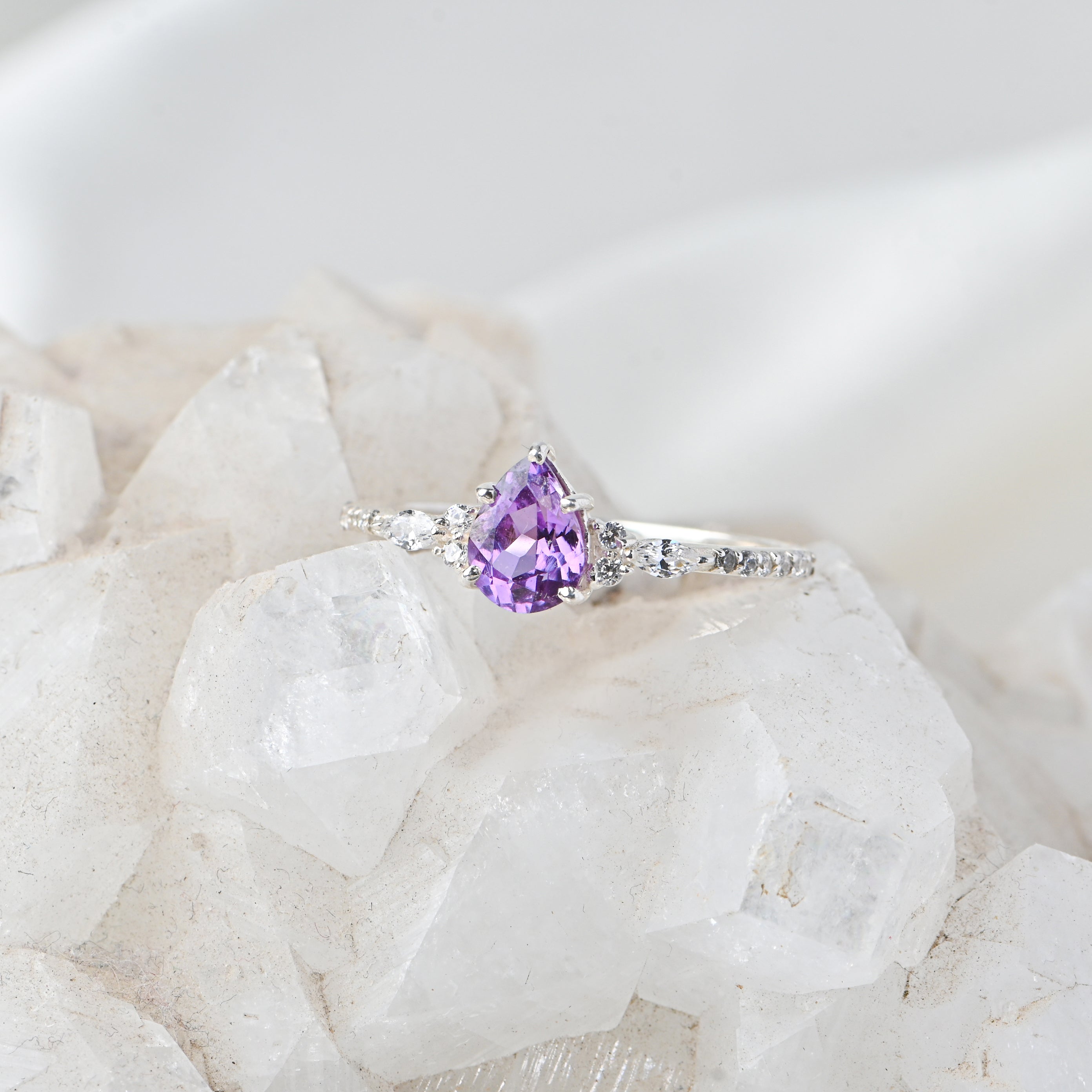 Pear-Shaped Alexandrite Ring – 925 Sterling Silver | Dainty Color-Changing Gemstone Ring