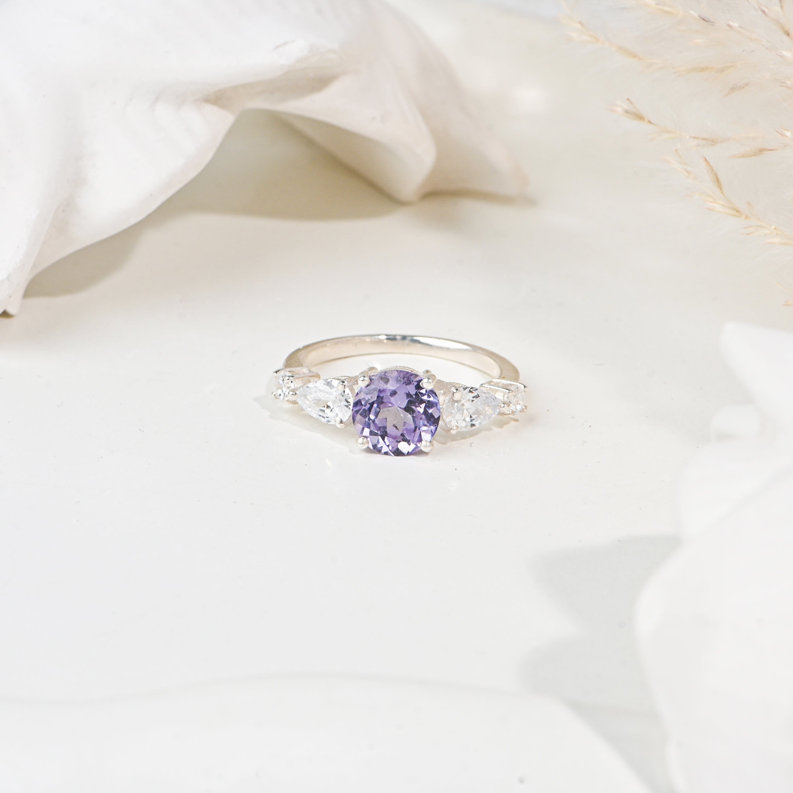 Alexandrite Engagement Ring – 925 Sterling Silver | Color-Changing Gemstone