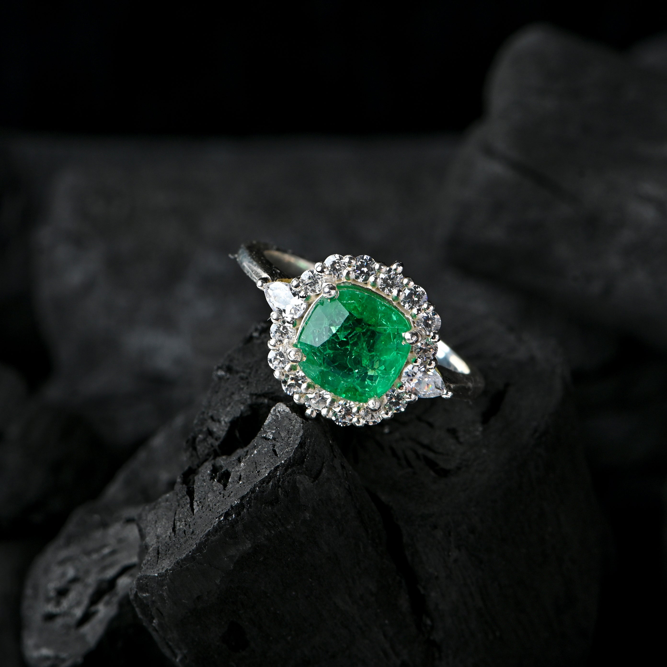 Cushion-Cut Emerald Halo Ring – 925 Sterling Silver