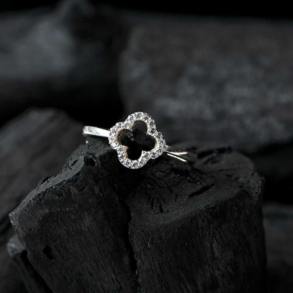 Moissanite Clover Ring – 925 Sterling Silver Openwork Design