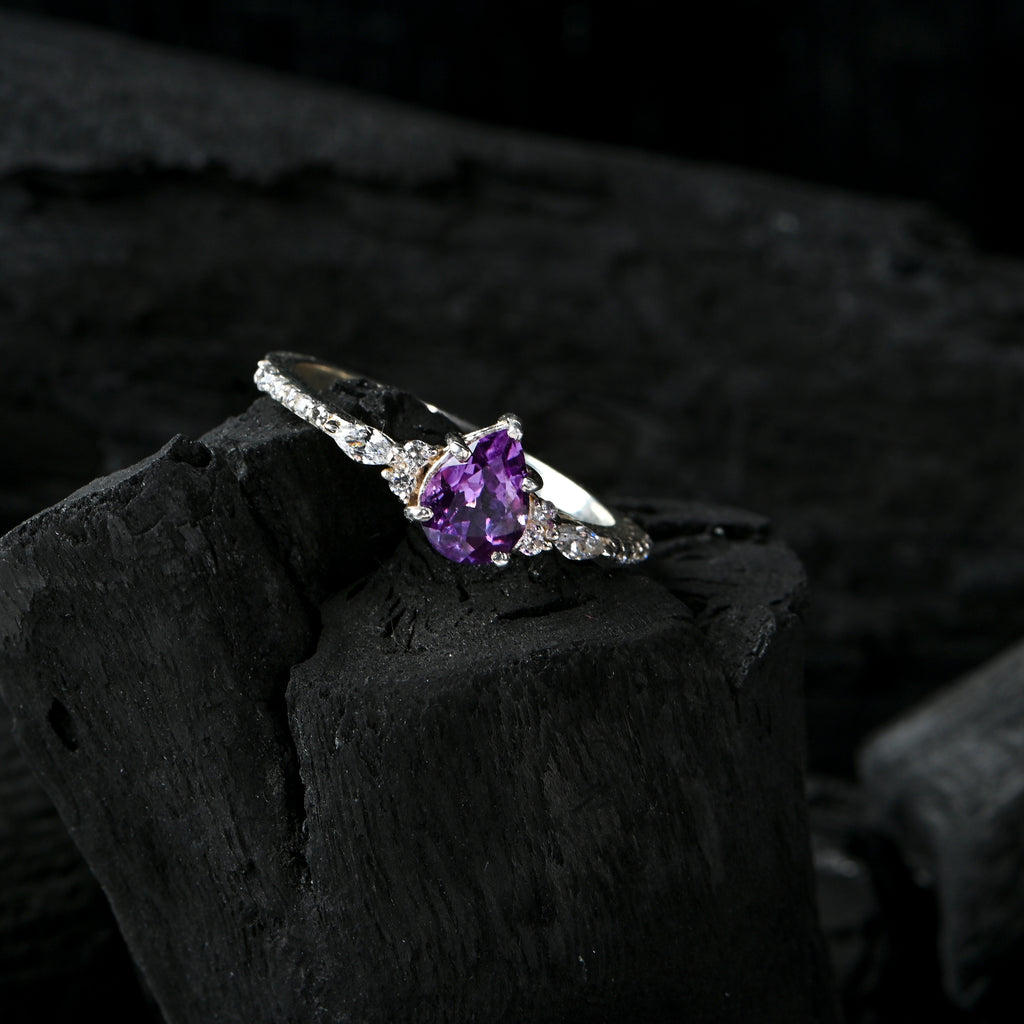 Pear-Shaped Alexandrite Ring – 925 Sterling Silver | Dainty Color-Changing Gemstone Ring