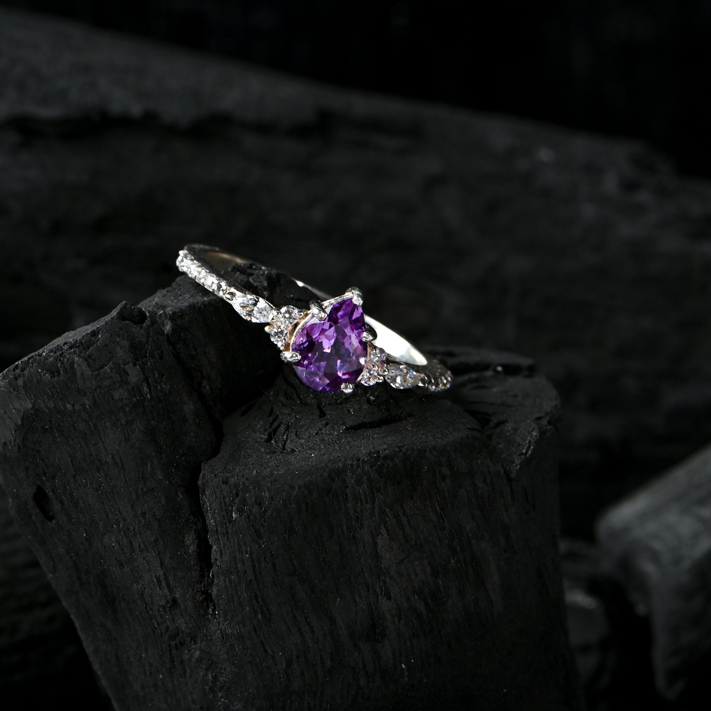 Pear-Shaped Alexandrite Ring – 925 Sterling Silver | Dainty Color-Changing Gemstone Ring
