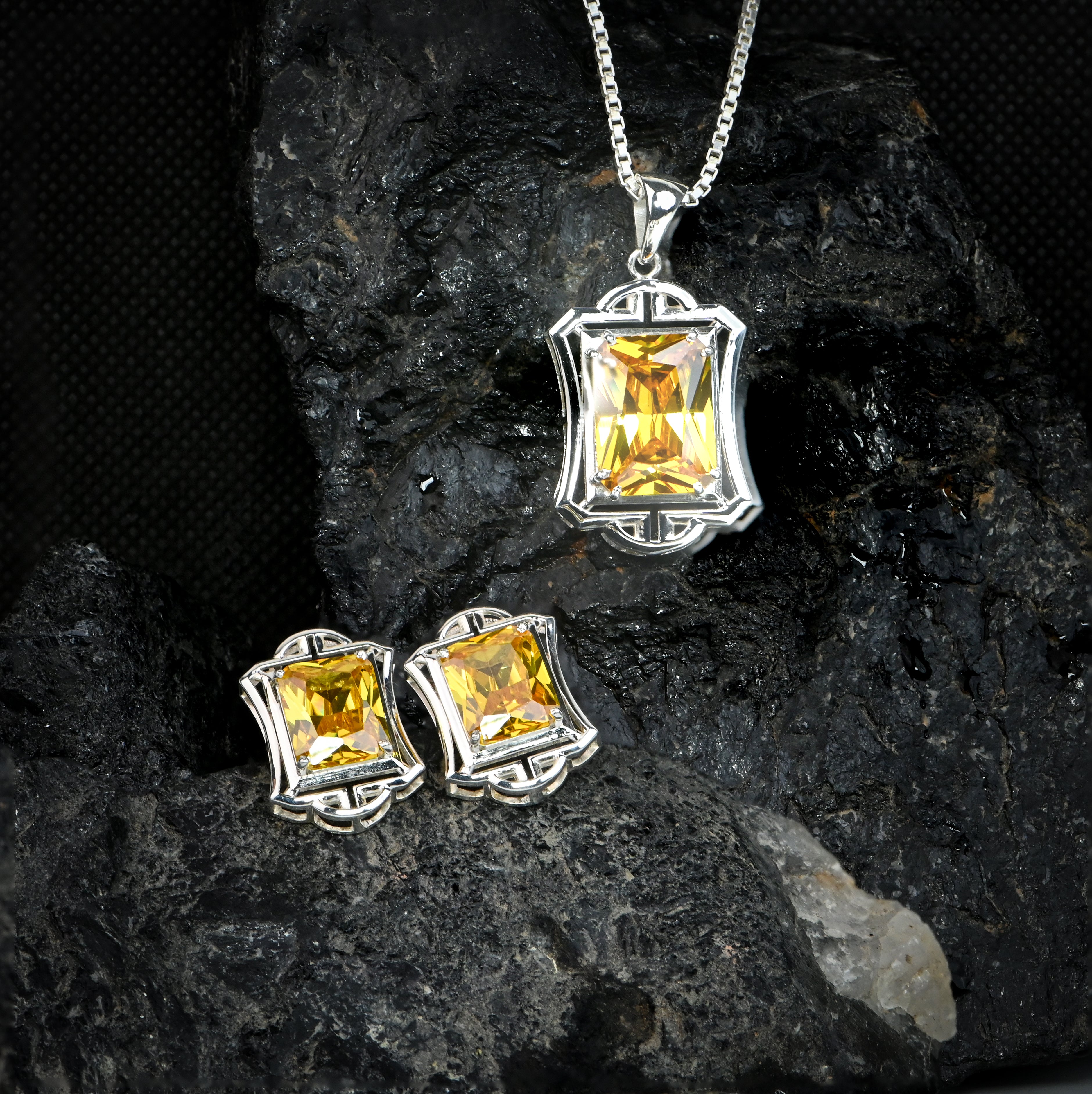 925 Silver Prong-Set Citrine Octagon Pendant With Earring – 30g Party Wear
