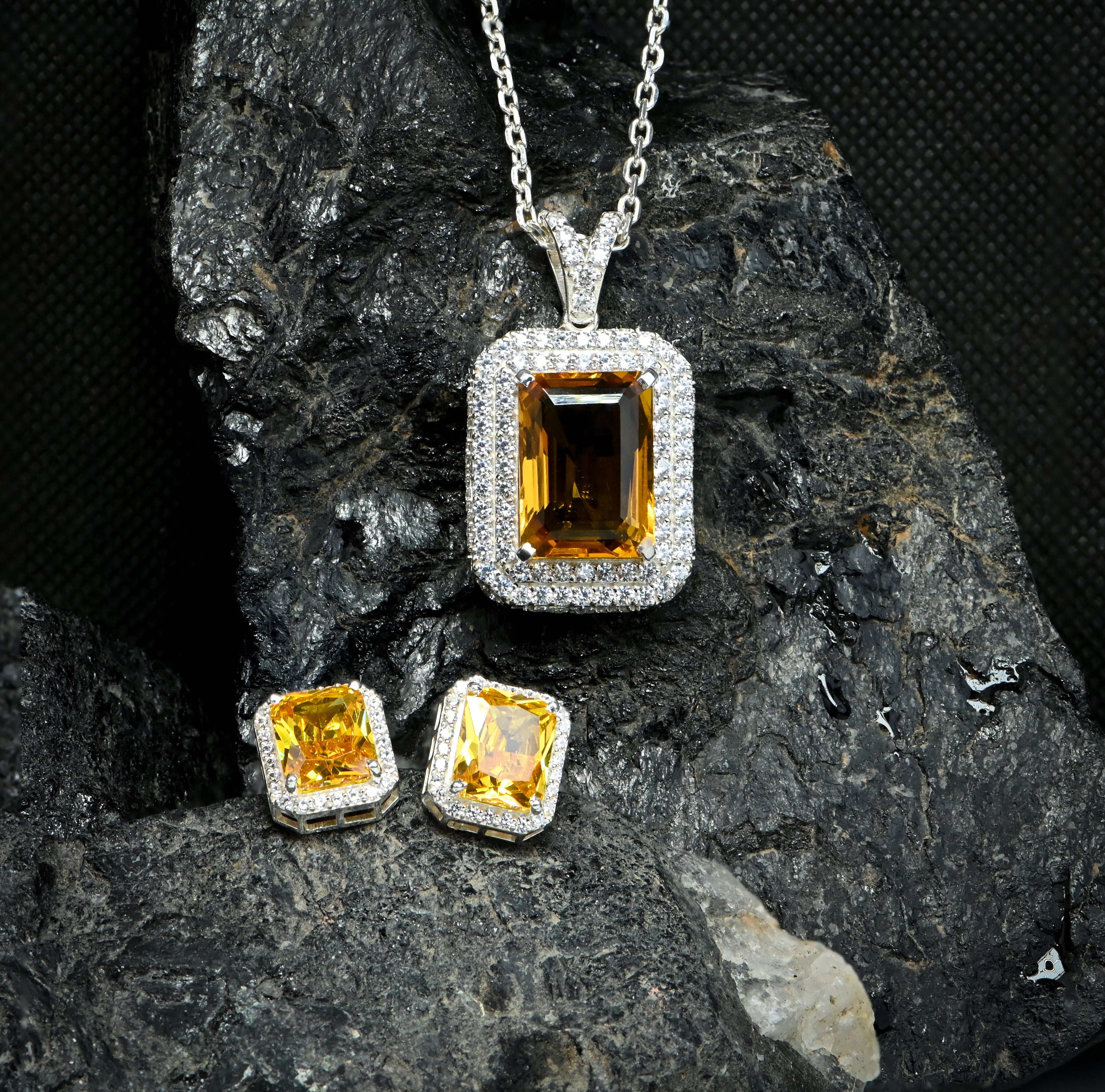 925 Sterling Silver Radiant Emission Necklace and Earring Set Party Wear