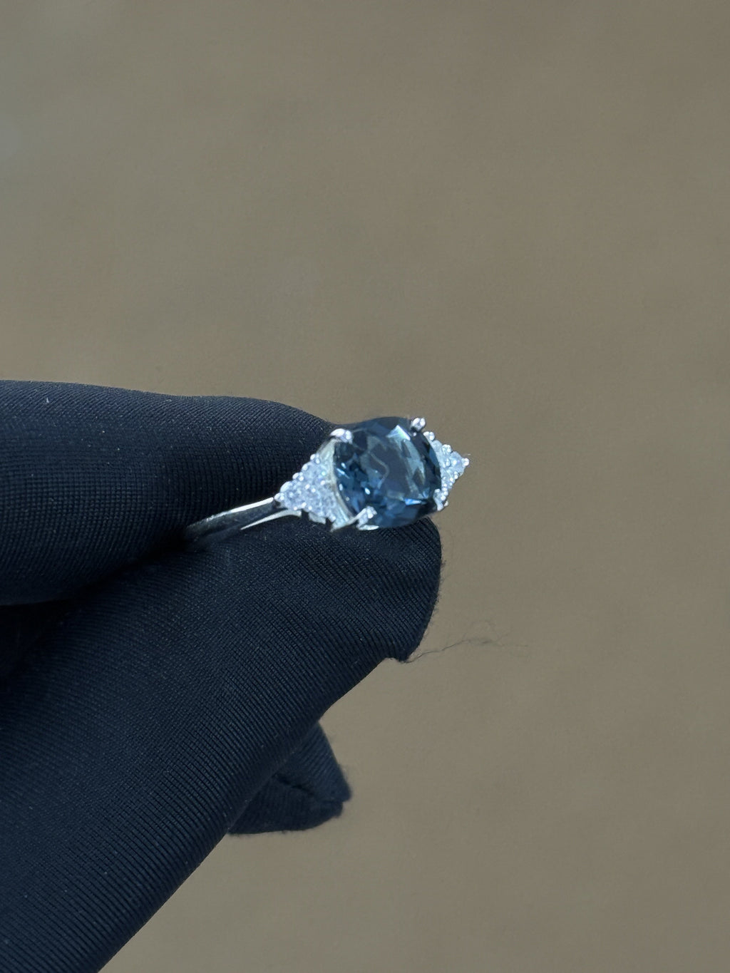 925 Silver Prong-Set Blue Topaz Ring – Cushion-Cut Gemstone, 5 Gram Statement Jewellery