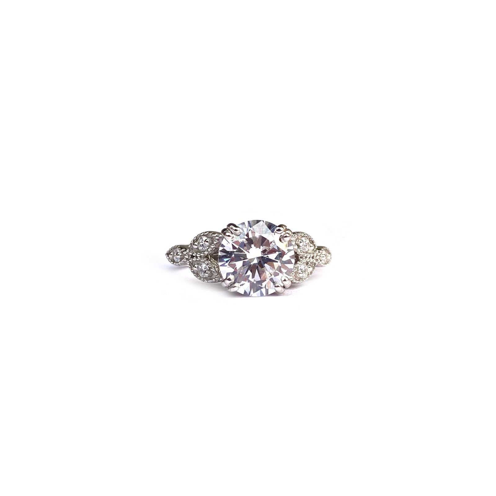 Vintage-Inspired CZ Silver Ring – Round Cut Statement Design