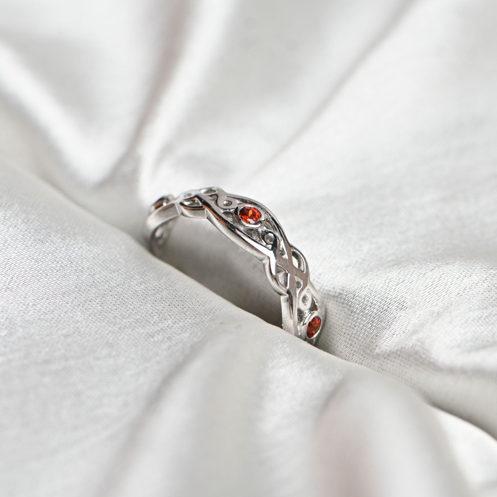 Boho Eternity Ring with 2.5mm Garnet Stones – 925 Sterling Silver