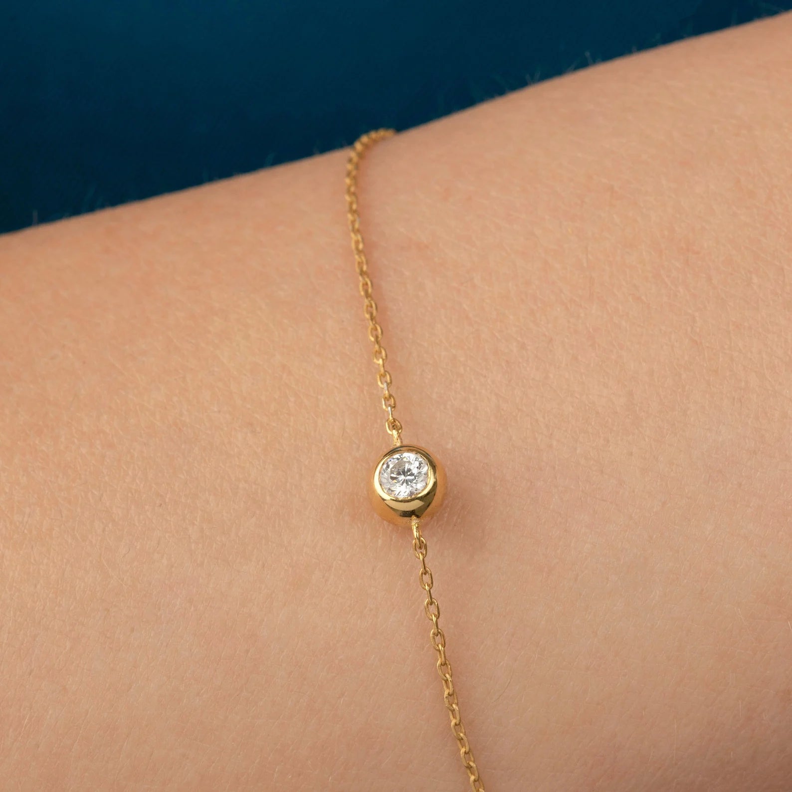 Vintage Gold Diamond Solitaire Bracelet For Women : Two-Sided Bezel Design