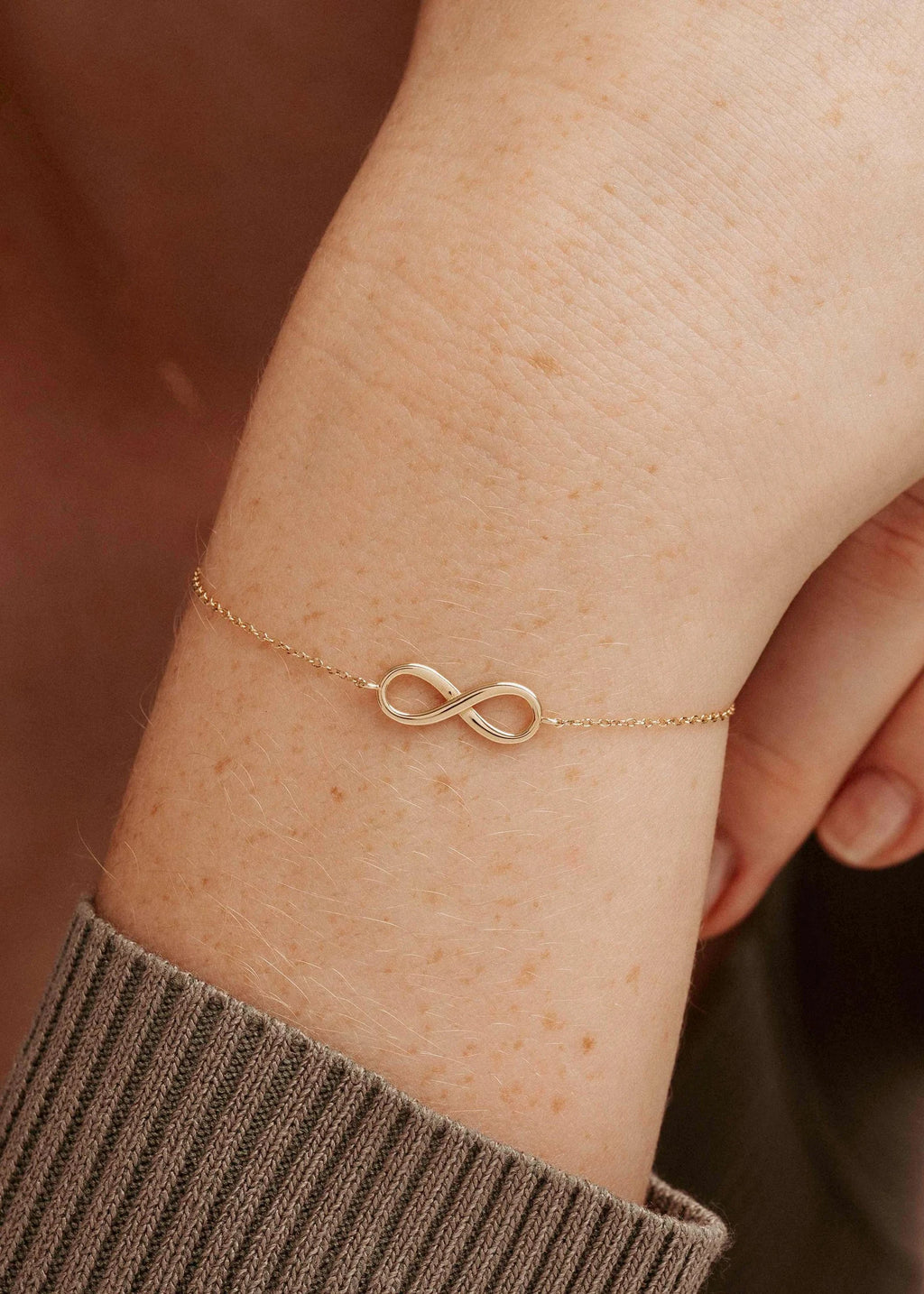 Solid Gold Infinity Bracelet: Minimalist Everyday Jewelry